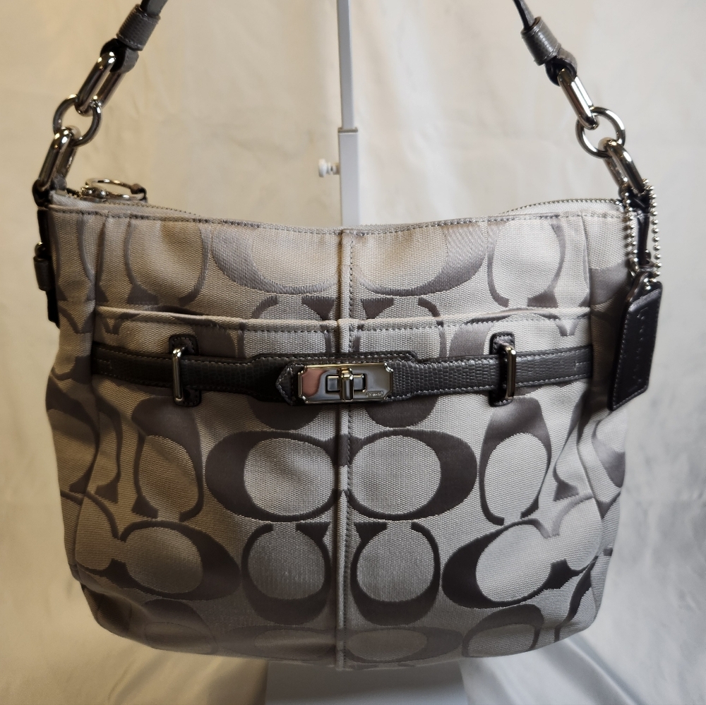 Coach Chelsea Ashlyn Hobo in Gray Signature Jacquard Canvas And Leather Trim
